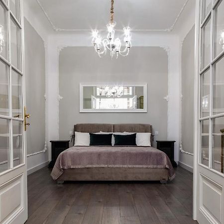3 Room Apartments , Rohatyntsyv Street 利沃夫 外观 照片
