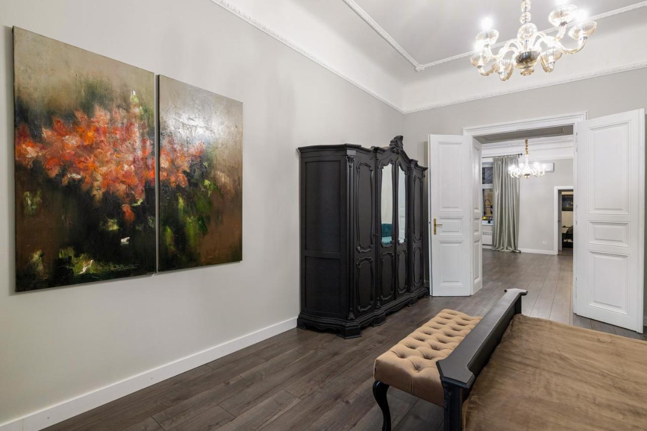 3 Room Apartments , Rohatyntsyv Street 利沃夫 外观 照片