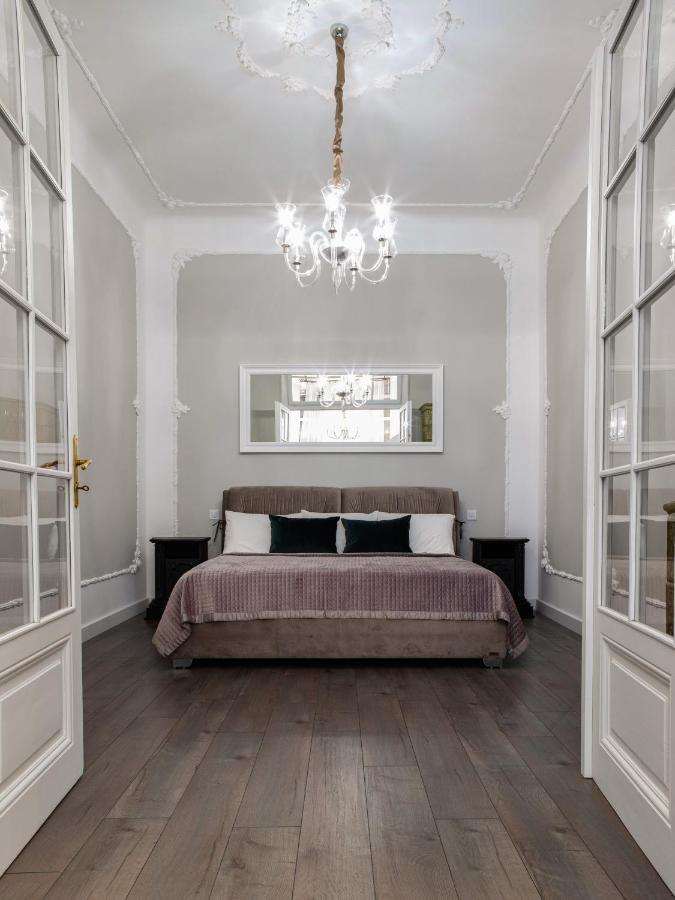 3 Room Apartments , Rohatyntsyv Street 利沃夫 外观 照片