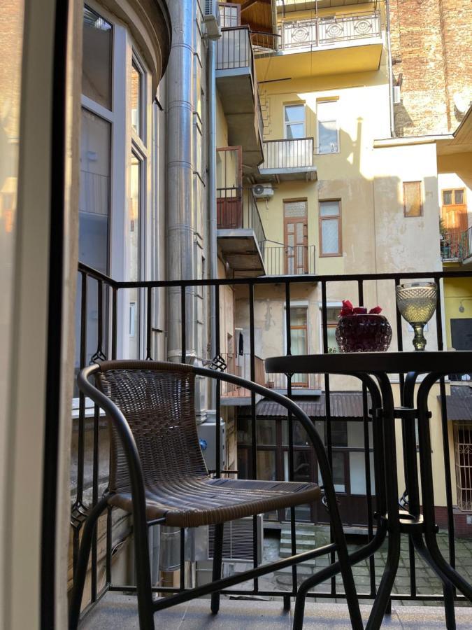 3 Room Apartments , Rohatyntsyv Street 利沃夫 外观 照片